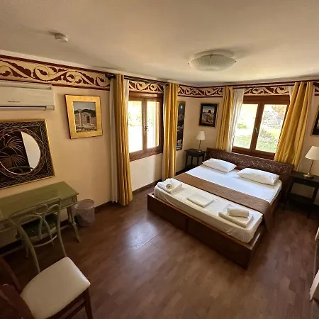 Varias Art House * Kaliráhi