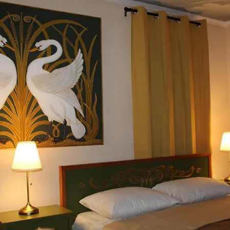 Varias Art House