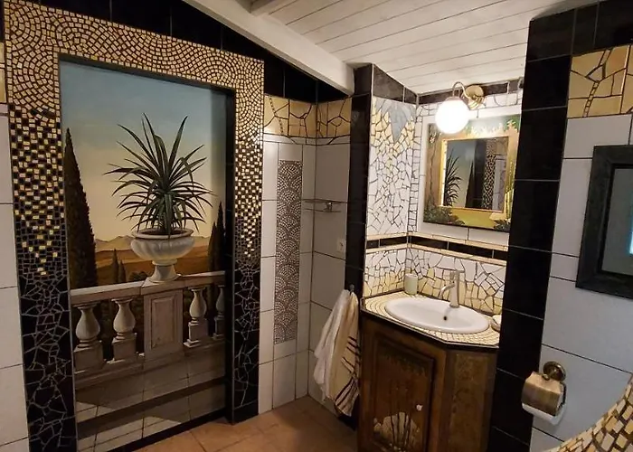 Varias Art House Apartman *