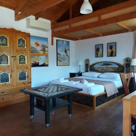 Varias Art House Kallirákhi