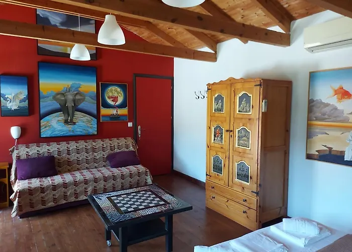 Varias Art House Apartment