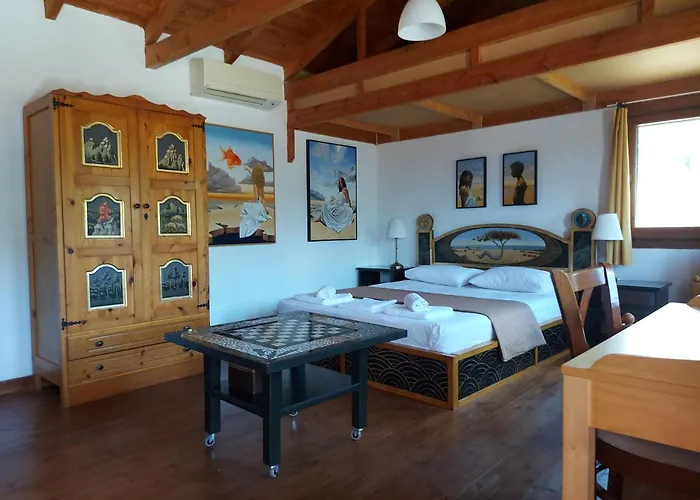 Varias Art House Kallirákhi